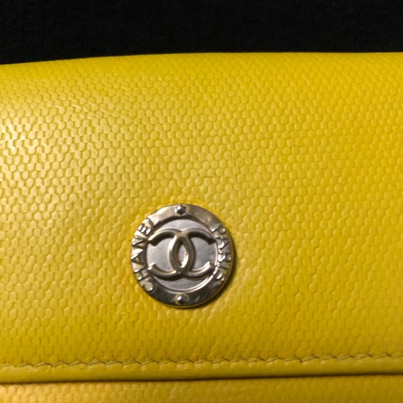 RARE!! Authentic Coco Chanel Bi-fold Leather wallet Deep yellow w Gold Logo - Picture 3 of 13